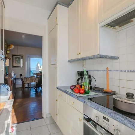 Apartment Le 44 - Sea & Mountain View - Happy